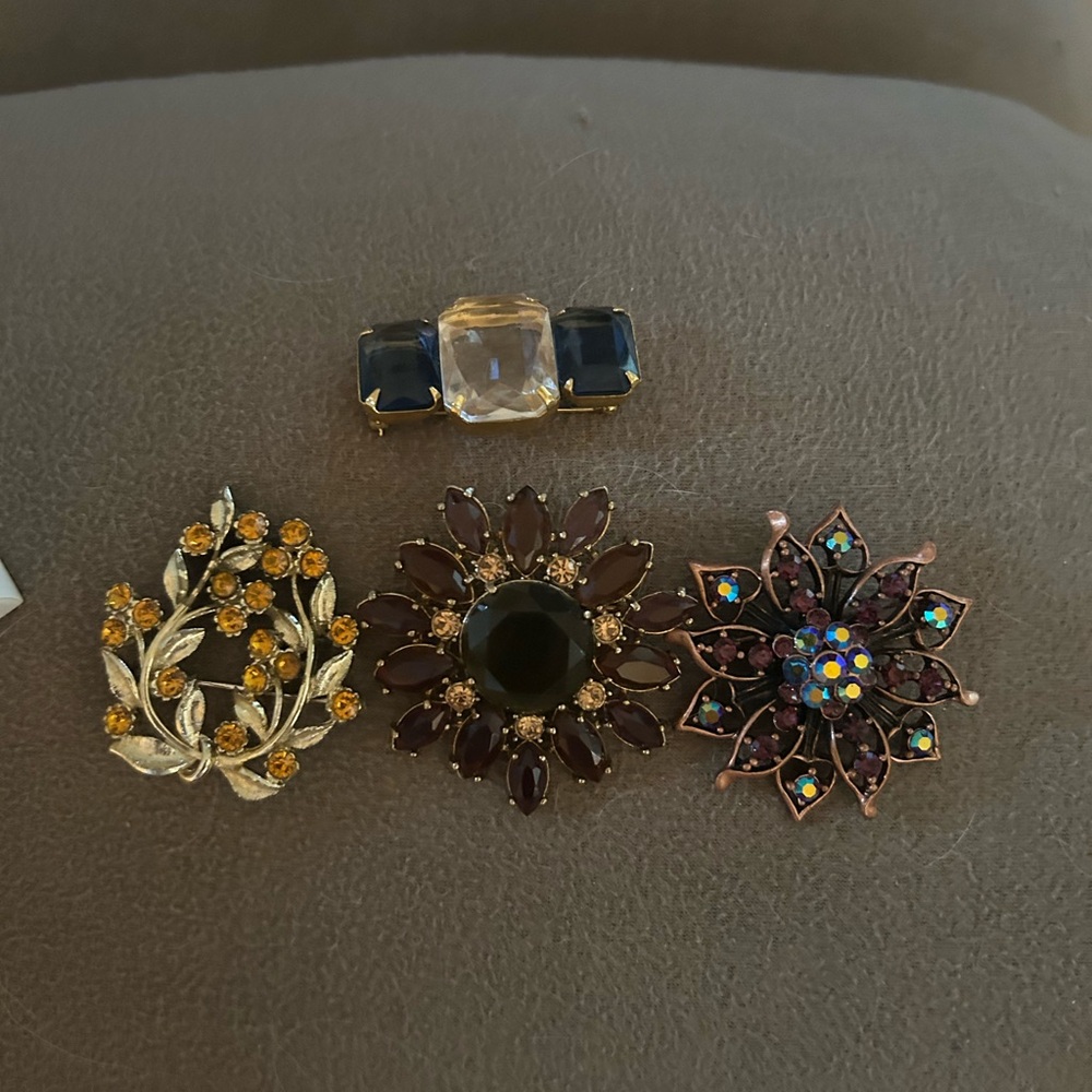 Elegant Vintage Gold and Purple Brooch Set